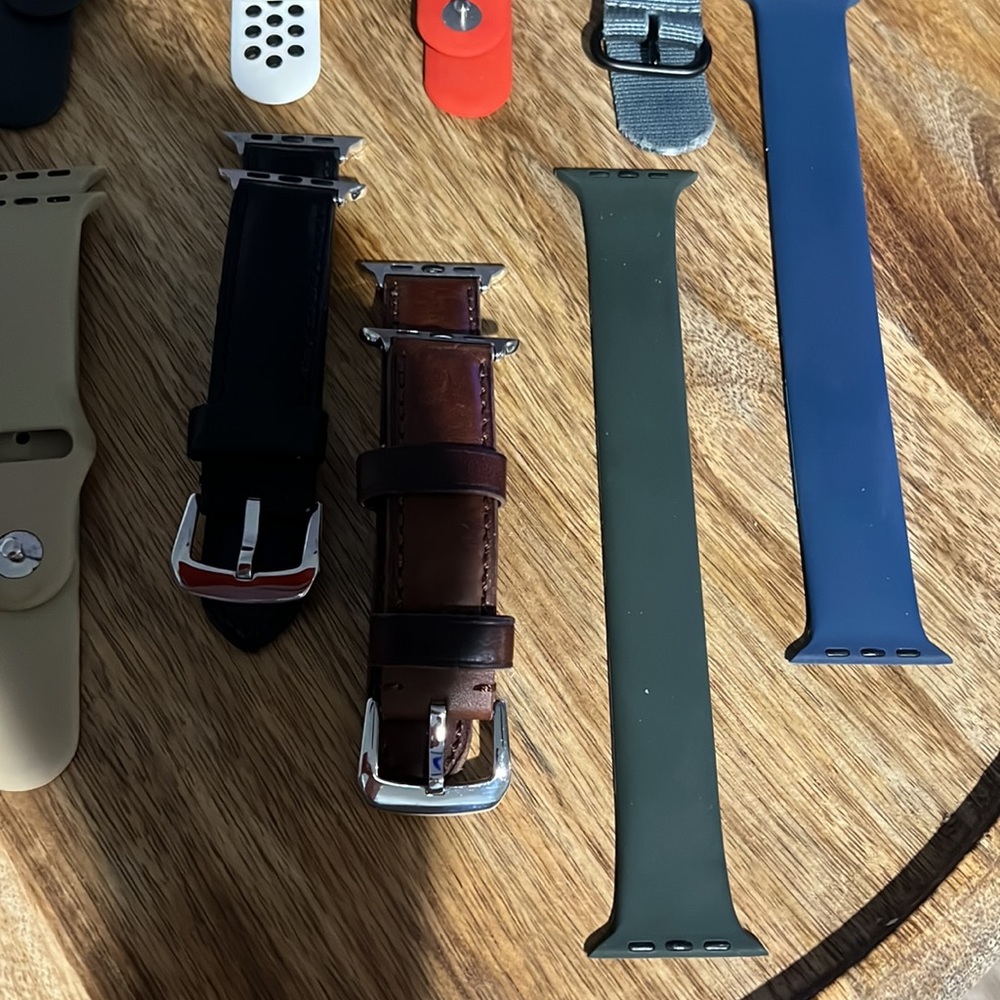 9 Left - Assorted Watchbands for the Apple Watch - Picture 7 of 7